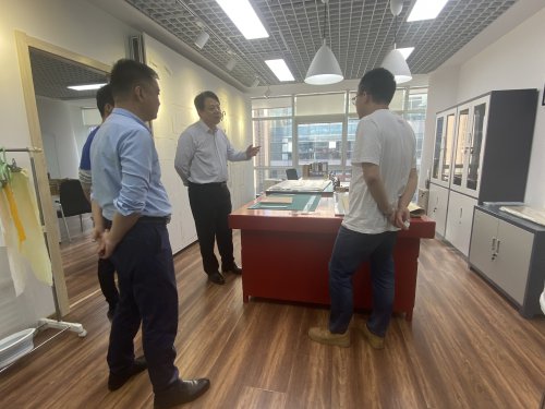 山東邁越文保裱糊修復(fù)室、去酸室建成后陸續(xù)接待了多位領(lǐng)導(dǎo)及專家
